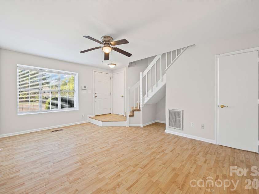 8117 Circle Tree Lane, Charlotte, NC 28277.  MLS# CAR4383359, YatesRealty ID 30542. 