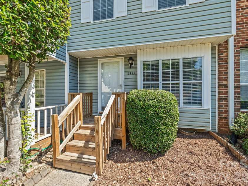 8117 Circle Tree Lane, Charlotte, NC 28277.  MLS# CAR4383359, YatesRealty ID 30542. Front of home