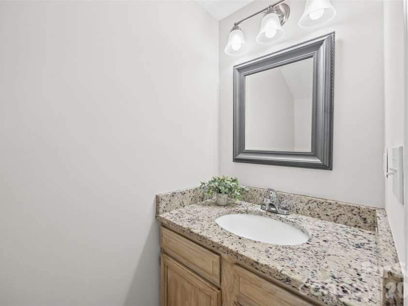 8117 Circle Tree Lane, Charlotte, NC 28277.  MLS# CAR4383359, YatesRealty ID 30542. Powder room on main floor
