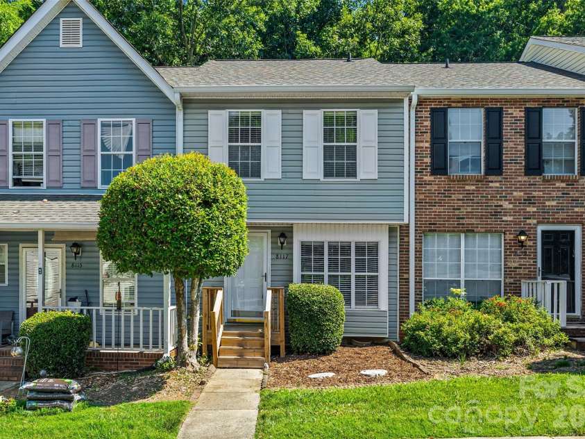 8117 Circle Tree Lane, Charlotte, NC 28277.  MLS# CAR4383359, YatesRealty ID 30542. Welcome to 8117 Circle Tree