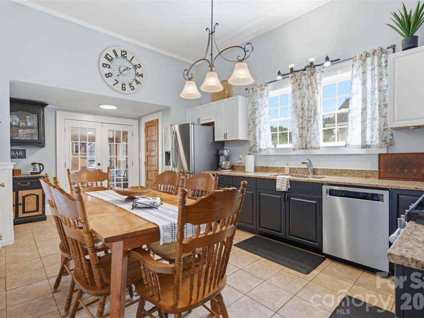 502 Ridge Avenue, Kannapolis, NC 28083.  MLS# CAR4390165, YatesRealty ID 30543. Kitchen