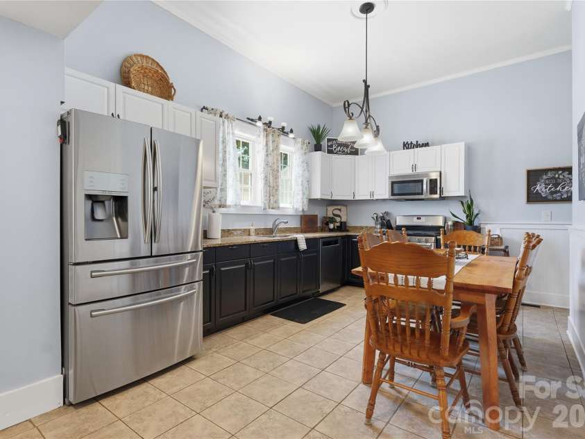 502 Ridge Avenue, Kannapolis, NC 28083.  MLS# CAR4390165, YatesRealty ID 30543. Kitchen