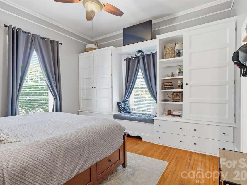 502 Ridge Avenue, Kannapolis, NC 28083.  MLS# CAR4390165, YatesRealty ID 30543. Primary Bedroom w/ Built-ins