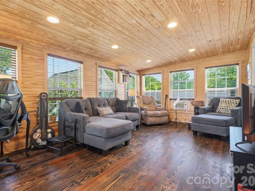 502 Ridge Avenue, Kannapolis, NC 28083.  MLS# CAR4390165, YatesRealty ID 30543. Sunroom