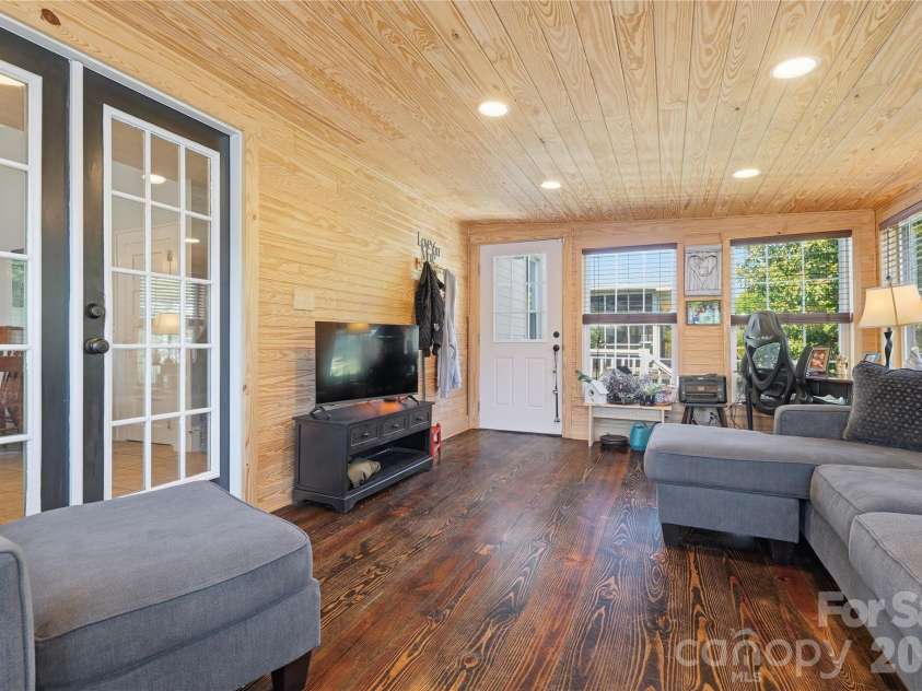 502 Ridge Avenue, Kannapolis, NC 28083.  MLS# CAR4390165, YatesRealty ID 30543. Sunroom
