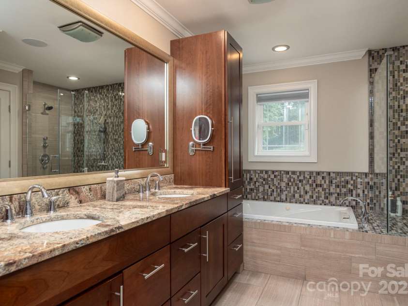 7144 Lynbrook Creek Road, Denver, NC 28037.  MLS# CAR4279816, YatesRealty ID 30544. Primary bath