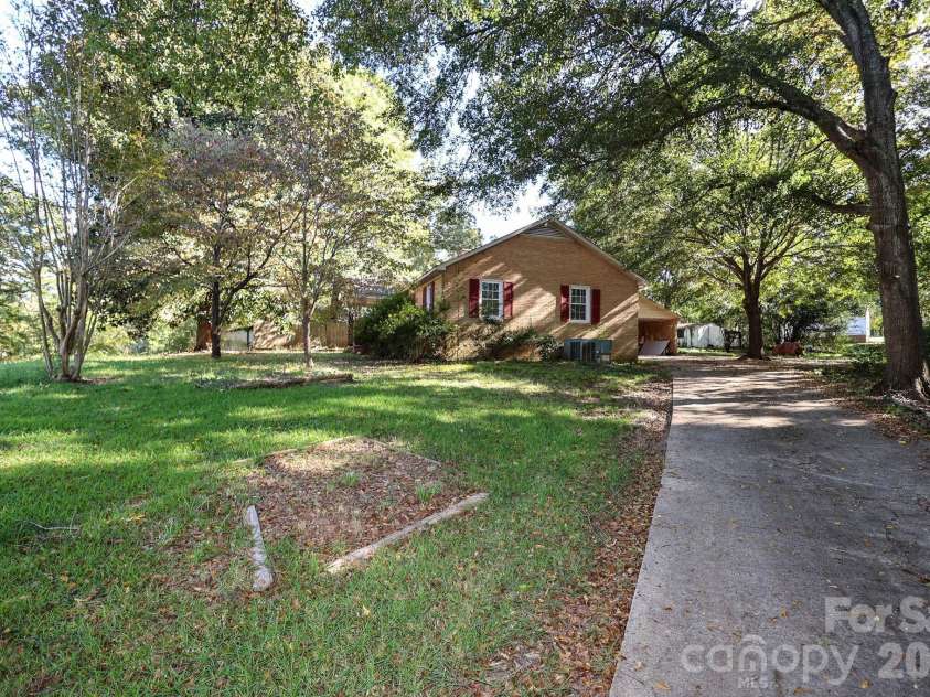 1324 Mason Street, Lancaster, SC 29720.  MLS# CAR4379108, YatesRealty ID 30545. 