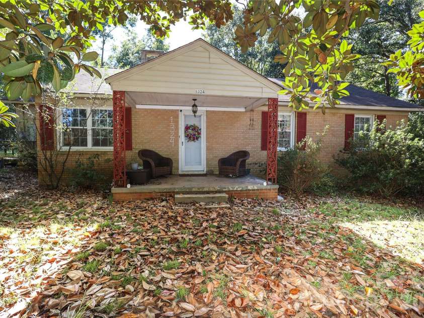 1324 Mason Street, Lancaster, SC 29720.  MLS# CAR4379108, YatesRealty ID 30545. 