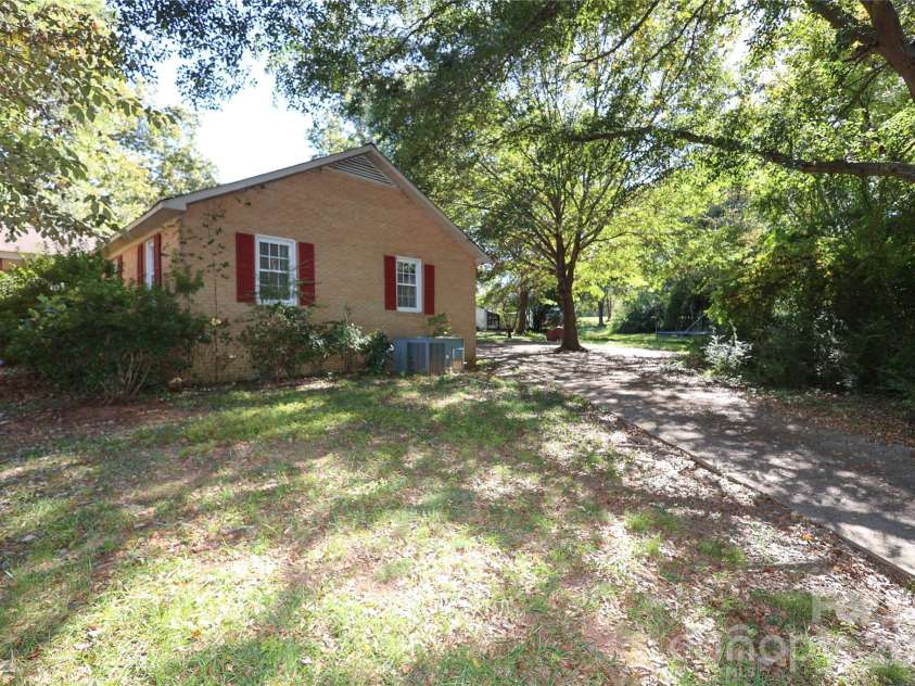 1324 Mason Street, Lancaster, SC 29720.  MLS# CAR4379108, YatesRealty ID 30545. 