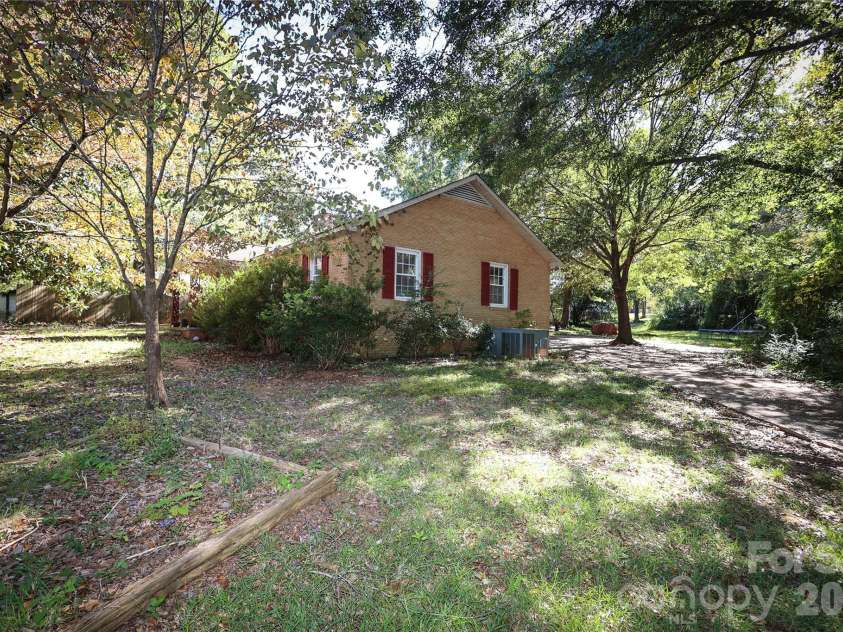 1324 Mason Street, Lancaster, SC 29720.  MLS# CAR4379108, YatesRealty ID 30545. 