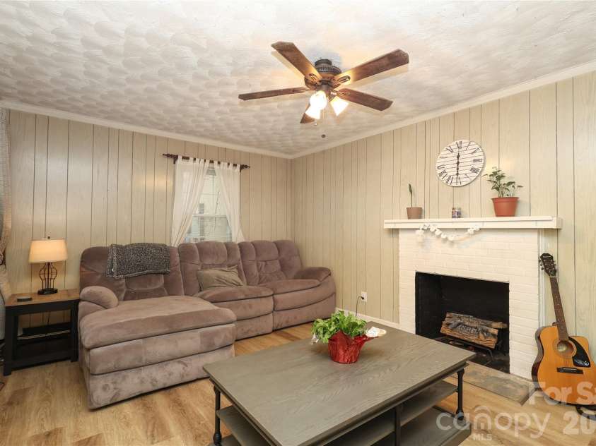 1324 Mason Street, Lancaster, SC 29720.  MLS# CAR4379108, YatesRealty ID 30545. 
