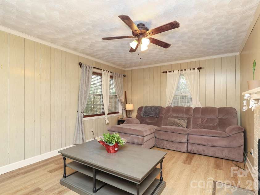 1324 Mason Street, Lancaster, SC 29720.  MLS# CAR4379108, YatesRealty ID 30545. 