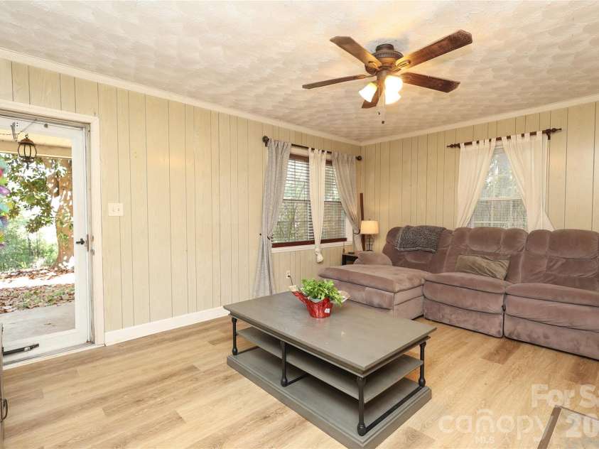 1324 Mason Street, Lancaster, SC 29720.  MLS# CAR4379108, YatesRealty ID 30545. 