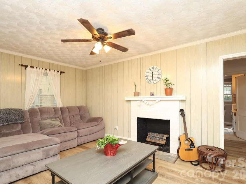 1324 Mason Street, Lancaster, SC 29720.  MLS# CAR4379108, YatesRealty ID 30545. 