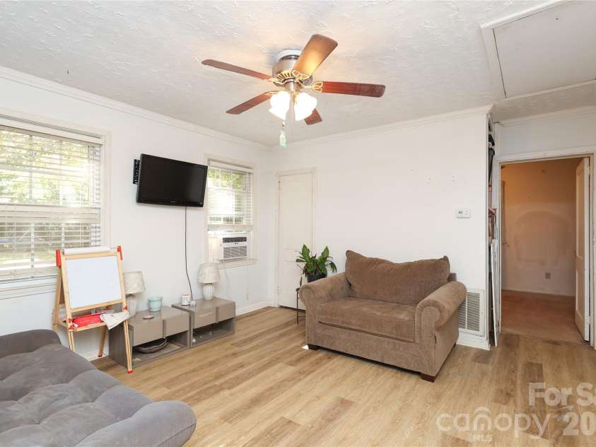 1324 Mason Street, Lancaster, SC 29720.  MLS# CAR4379108, YatesRealty ID 30545. 