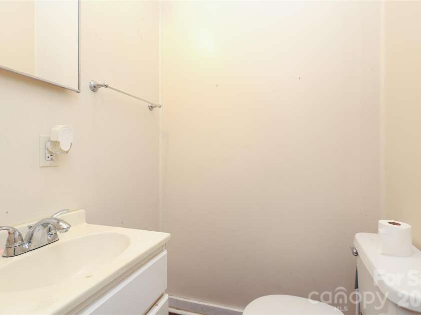 1324 Mason Street, Lancaster, SC 29720.  MLS# CAR4379108, YatesRealty ID 30545. 