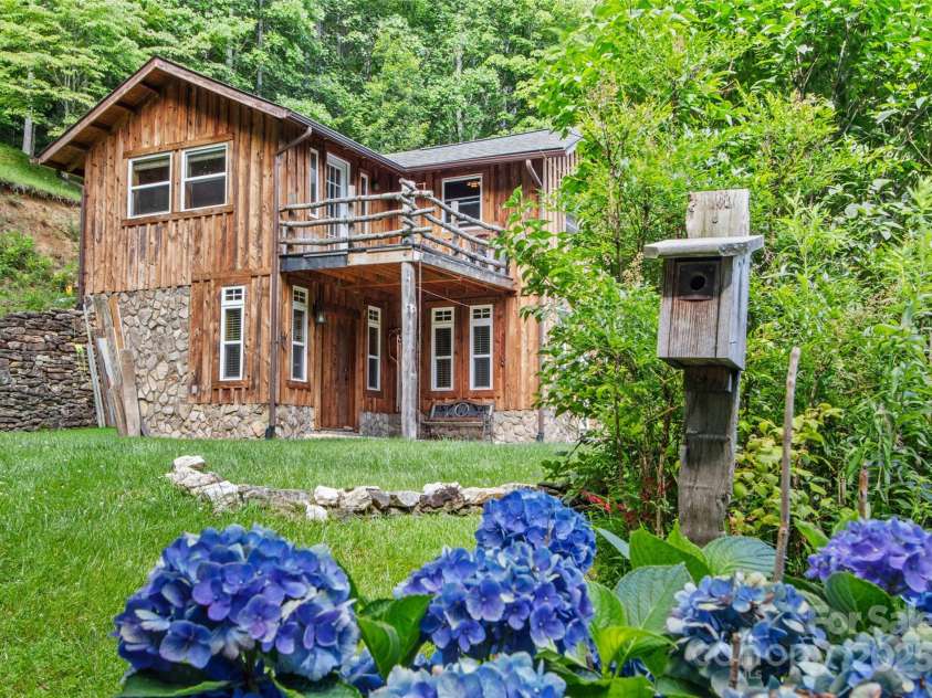 1222 Lotties Creek Road, Burnsville, NC 28714.  MLS# CAR4282911, YatesRealty ID 30546. 