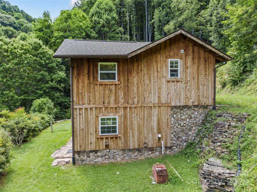 1222 Lotties Creek Road, Burnsville, NC 28714.  MLS# CAR4282911, YatesRealty ID 30546. 