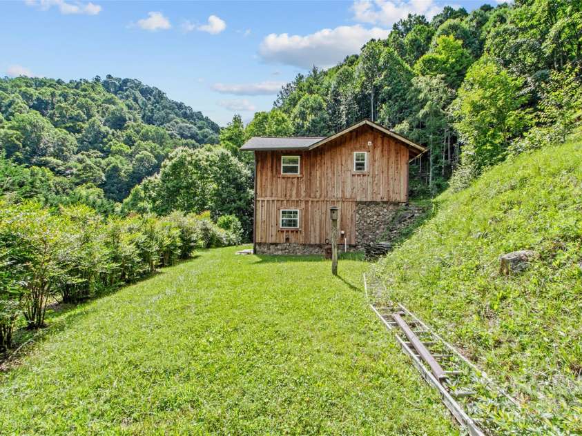 1222 Lotties Creek Road, Burnsville, NC 28714.  MLS# CAR4282911, YatesRealty ID 30546. 