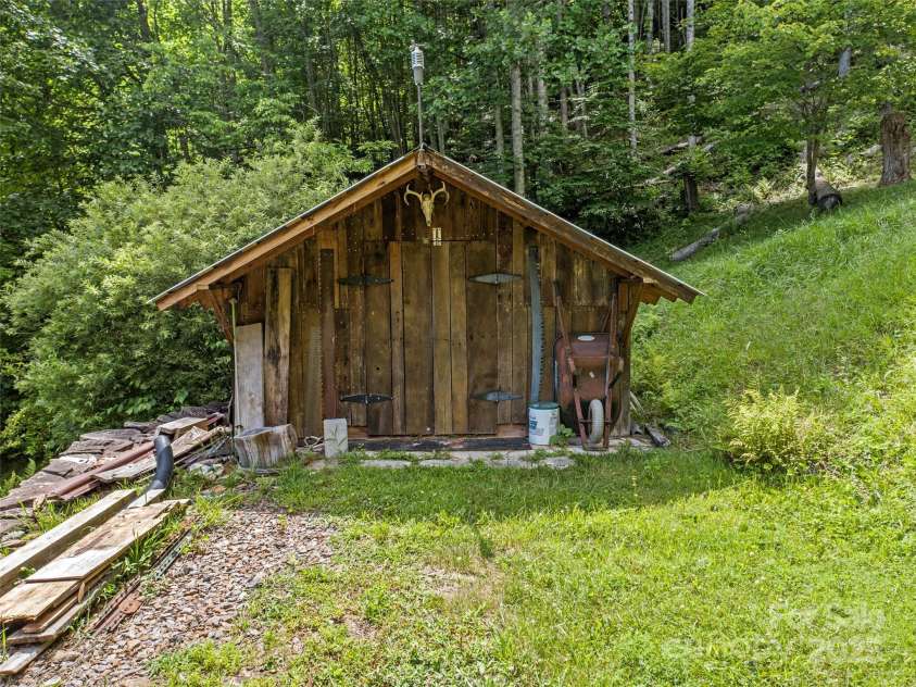 1222 Lotties Creek Road, Burnsville, NC 28714.  MLS# CAR4282911, YatesRealty ID 30546. 