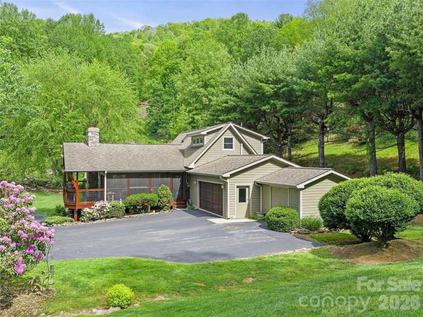 210 Shepard Way, Burnsville, NC 28714.  MLS# CAR4382583, YatesRealty ID 30546. 