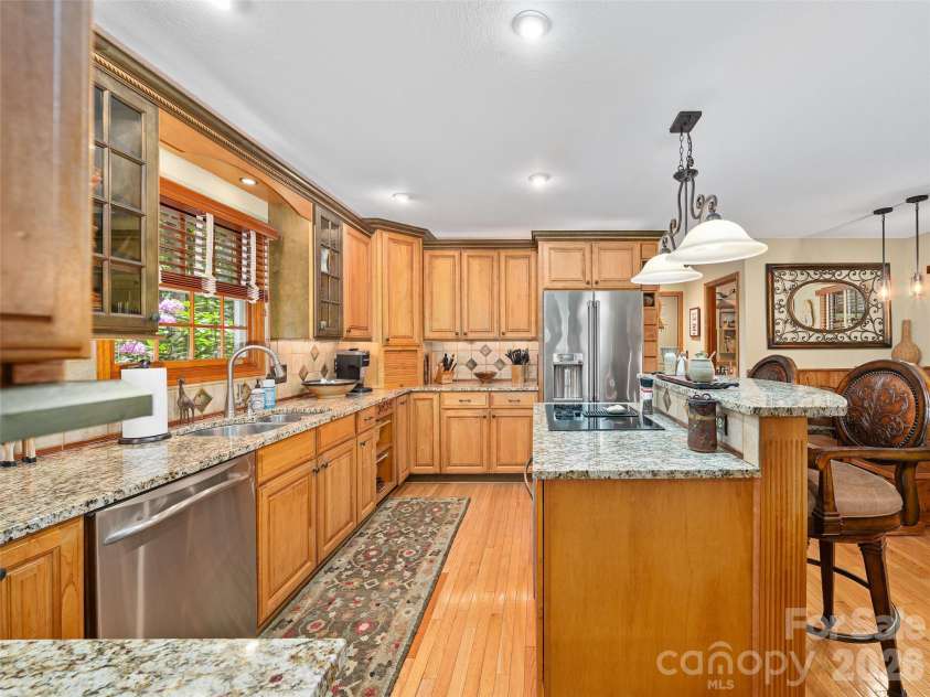 210 Shepard Way, Burnsville, NC 28714.  MLS# CAR4382583, YatesRealty ID 30546. 