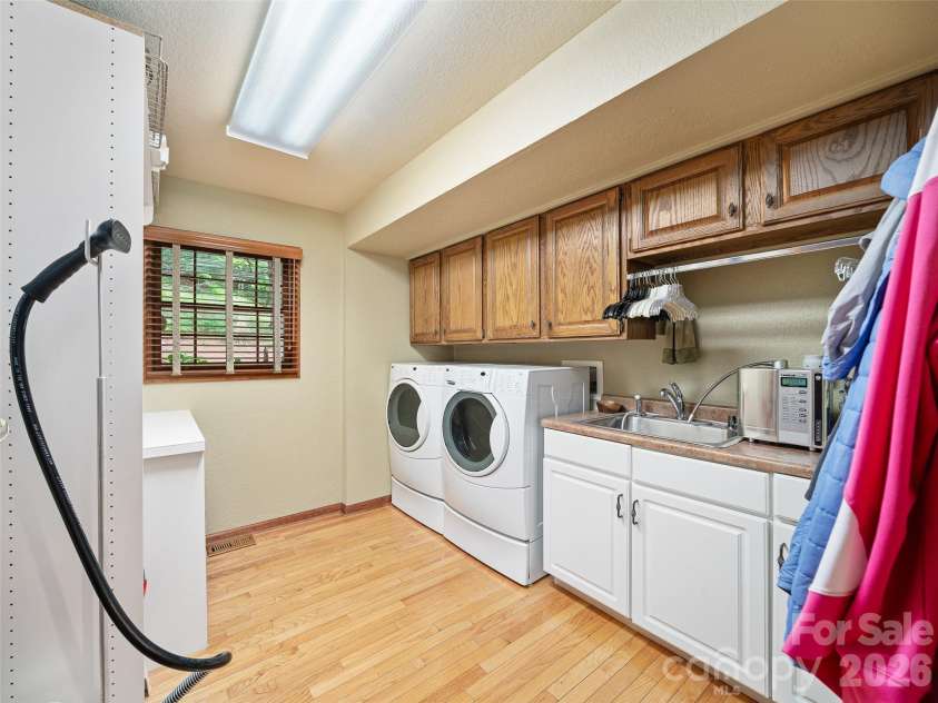 210 Shepard Way, Burnsville, NC 28714.  MLS# CAR4382583, YatesRealty ID 30546. 