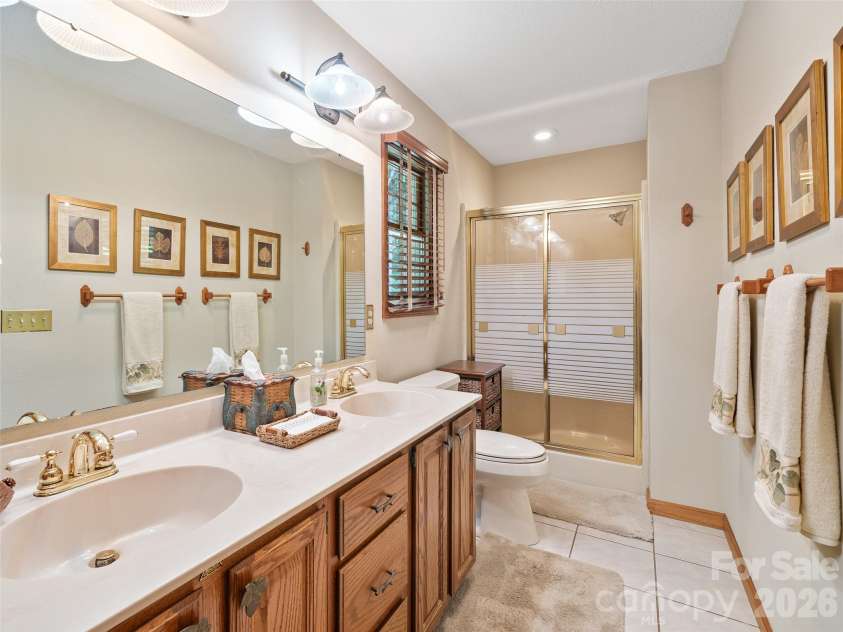 210 Shepard Way, Burnsville, NC 28714.  MLS# CAR4382583, YatesRealty ID 30546. 