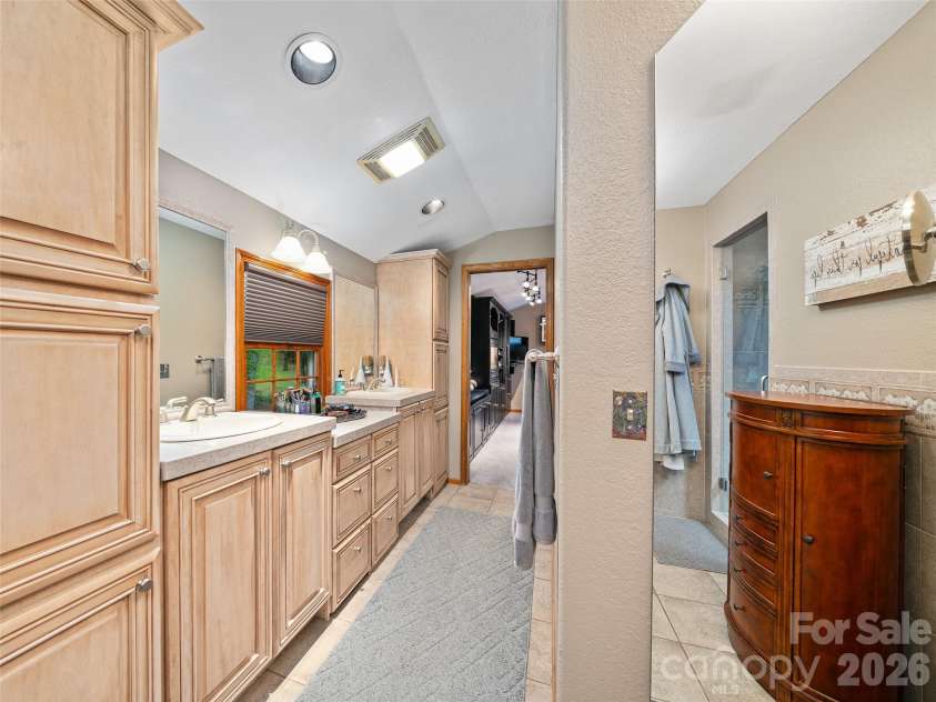 210 Shepard Way, Burnsville, NC 28714.  MLS# CAR4382583, YatesRealty ID 30546. 