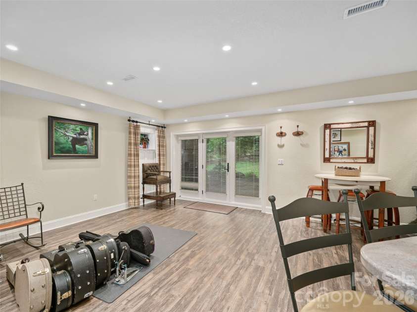 210 Shepard Way, Burnsville, NC 28714.  MLS# CAR4382583, YatesRealty ID 30546. 