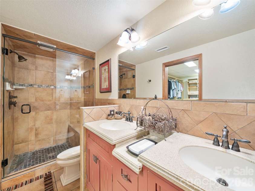210 Shepard Way, Burnsville, NC 28714.  MLS# CAR4382583, YatesRealty ID 30546. 