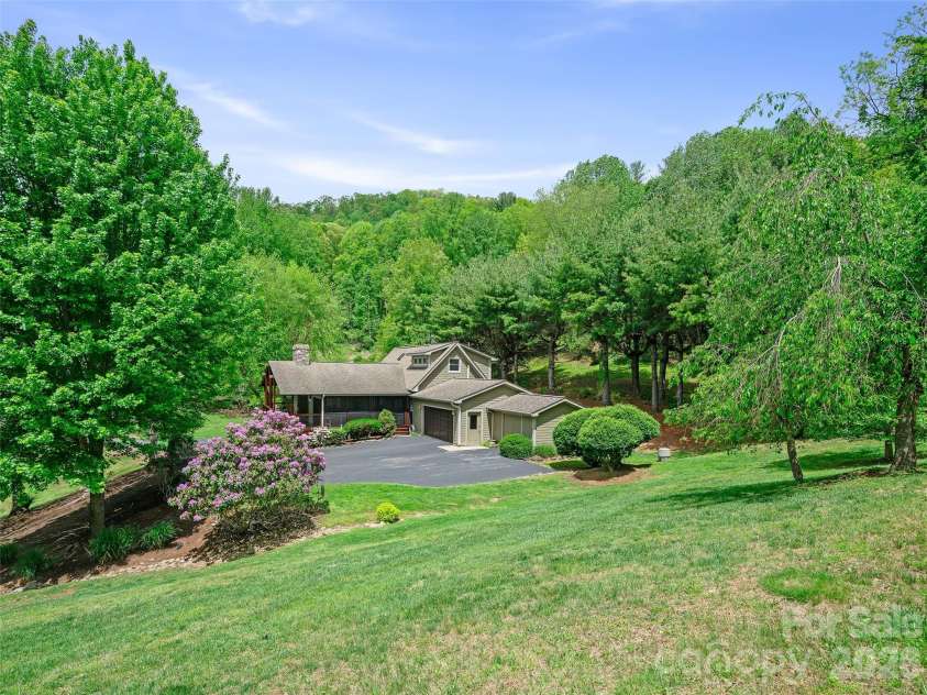 210 Shepard Way, Burnsville, NC 28714.  MLS# CAR4382583, YatesRealty ID 30546. 