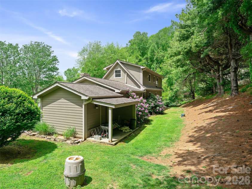 210 Shepard Way, Burnsville, NC 28714.  MLS# CAR4382583, YatesRealty ID 30546. 