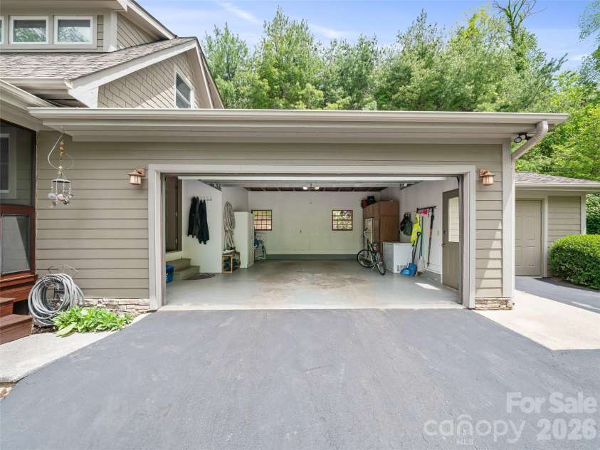 210 Shepard Way, Burnsville, NC 28714.  MLS# CAR4382583, YatesRealty ID 30546. 