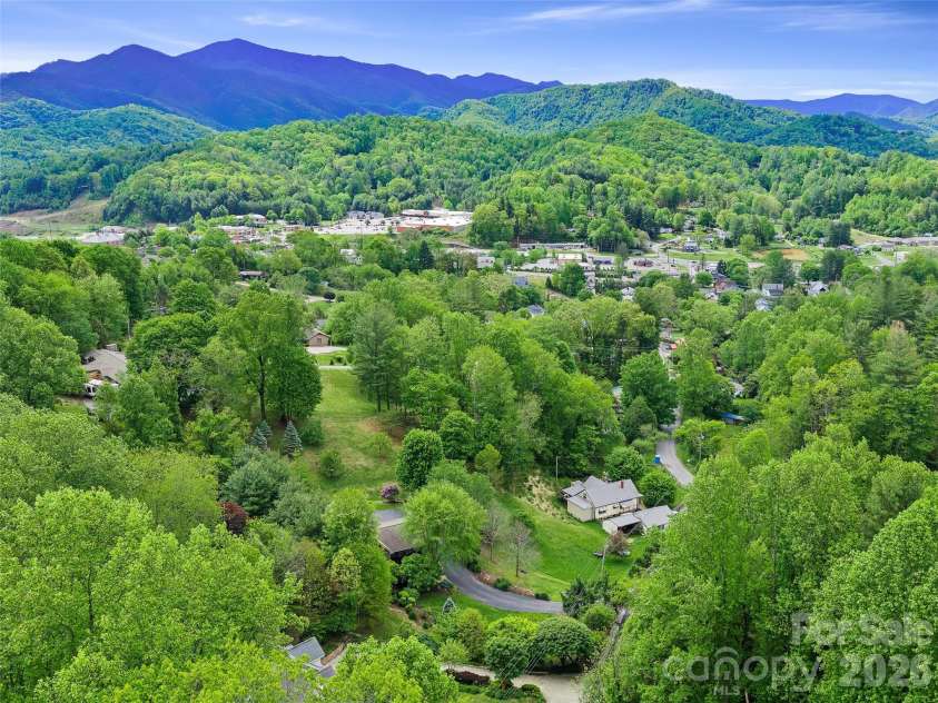 210 Shepard Way, Burnsville, NC 28714.  MLS# CAR4382583, YatesRealty ID 30546. 
