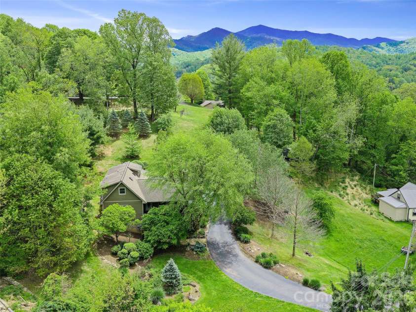 210 Shepard Way, Burnsville, NC 28714.  MLS# CAR4382583, YatesRealty ID 30546. 