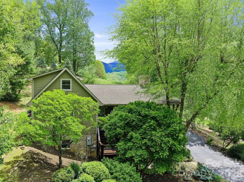 210 Shepard Way, Burnsville, NC 28714.  MLS# CAR4382583, YatesRealty ID 30546. 