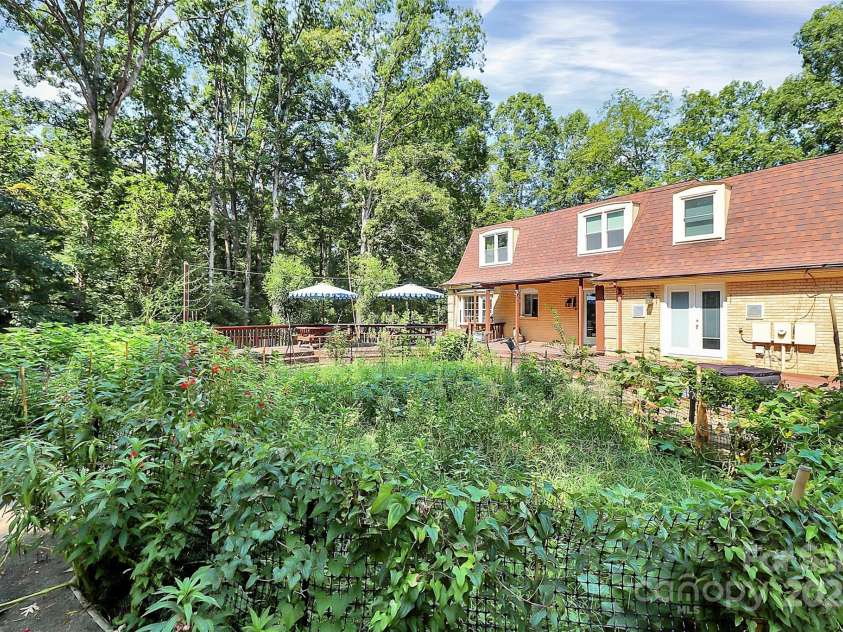 1940 Rock Hill Church Road, Matthews, NC 28104.  MLS# CAR4275289, YatesRealty ID 30547. 