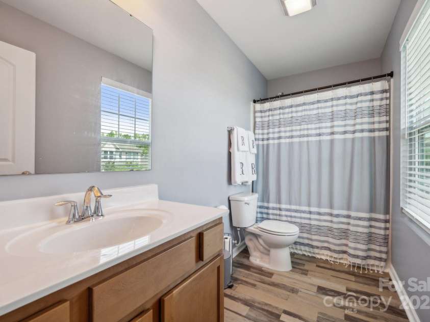 1180 Bannockburn Avenue, Rock Hill, SC 29732.  MLS# CAR4253880, YatesRealty ID 30549. Secondary Bathroom