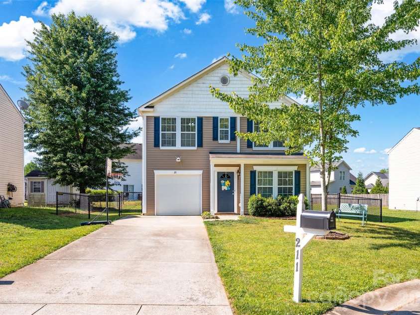 211 Wolf Creek Lane, Statesville, NC 28625.  MLS# CAR4387990, YatesRealty ID 30549. 