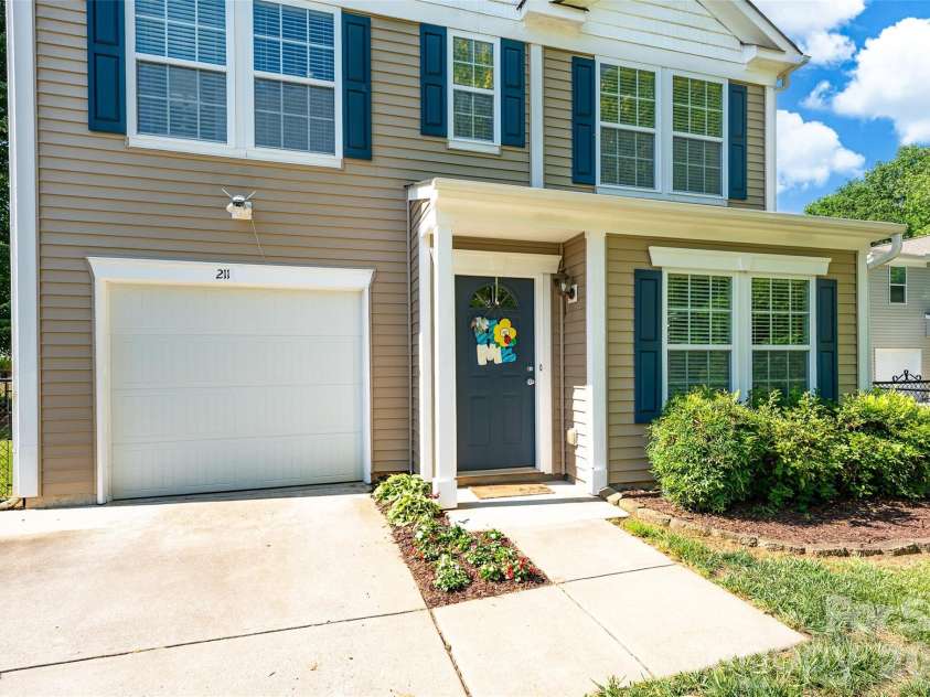 211 Wolf Creek Lane, Statesville, NC 28625.  MLS# CAR4387990, YatesRealty ID 30549. 