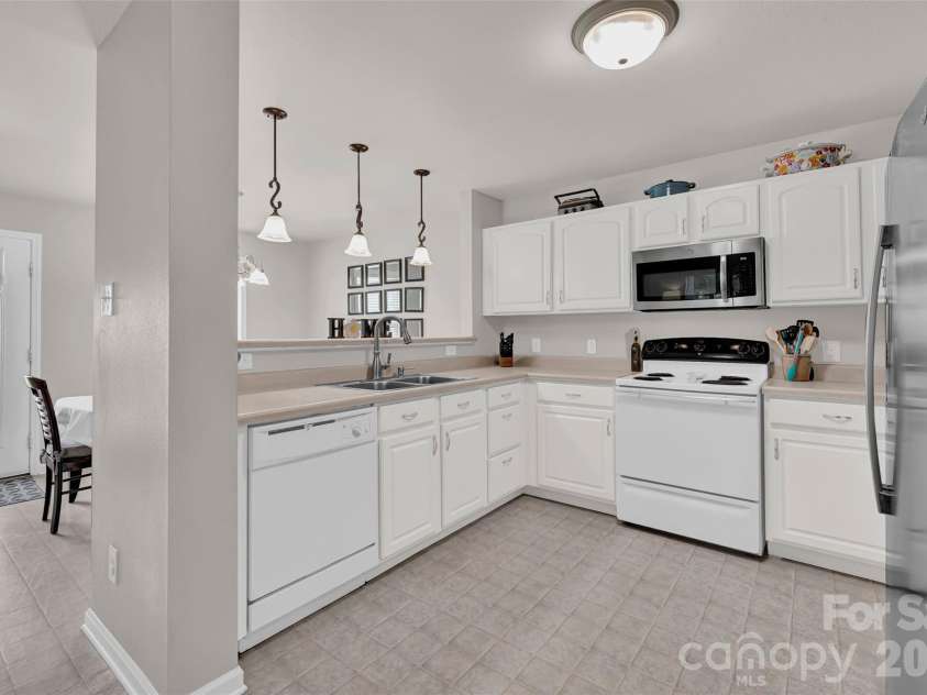 211 Wolf Creek Lane, Statesville, NC 28625.  MLS# CAR4387990, YatesRealty ID 30549. 