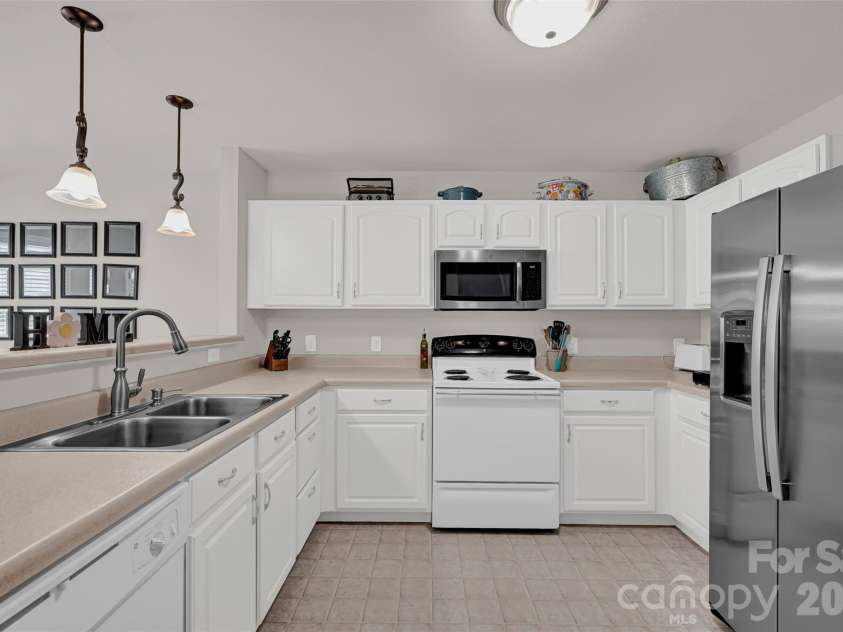 211 Wolf Creek Lane, Statesville, NC 28625.  MLS# CAR4387990, YatesRealty ID 30549. 
