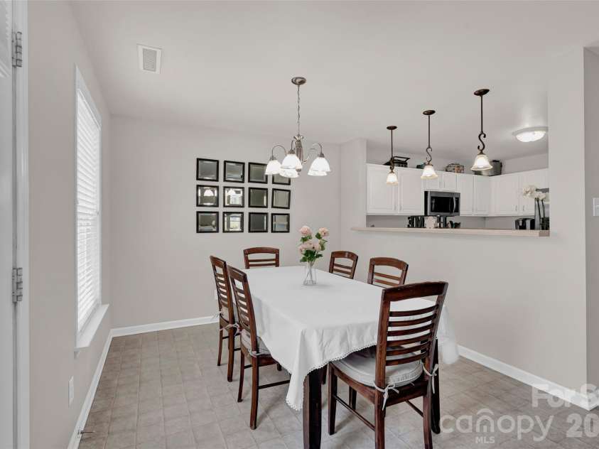 211 Wolf Creek Lane, Statesville, NC 28625.  MLS# CAR4387990, YatesRealty ID 30549. 