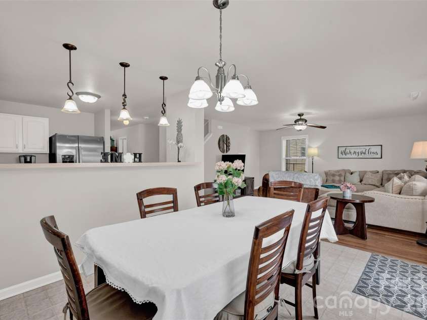 211 Wolf Creek Lane, Statesville, NC 28625.  MLS# CAR4387990, YatesRealty ID 30549. 