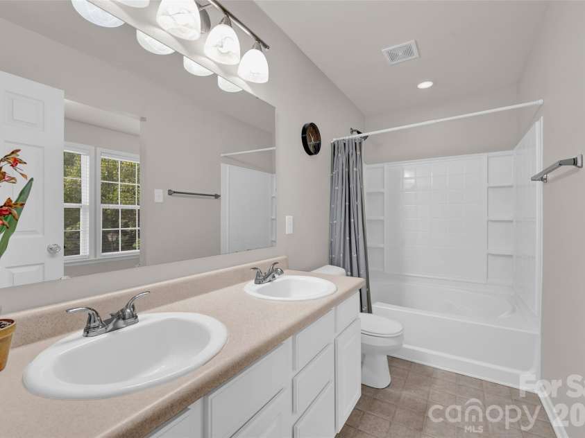 211 Wolf Creek Lane, Statesville, NC 28625.  MLS# CAR4387990, YatesRealty ID 30549. 