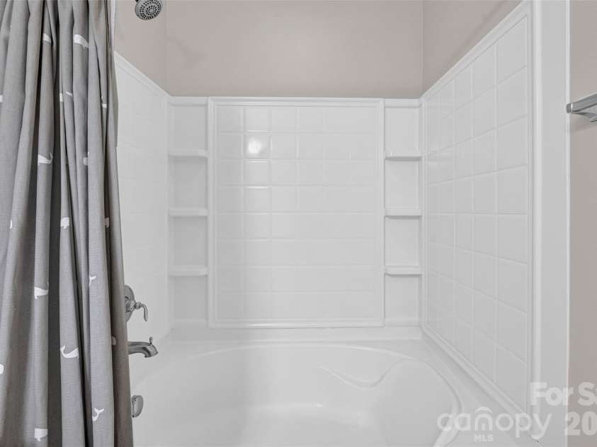 211 Wolf Creek Lane, Statesville, NC 28625.  MLS# CAR4387990, YatesRealty ID 30549. 
