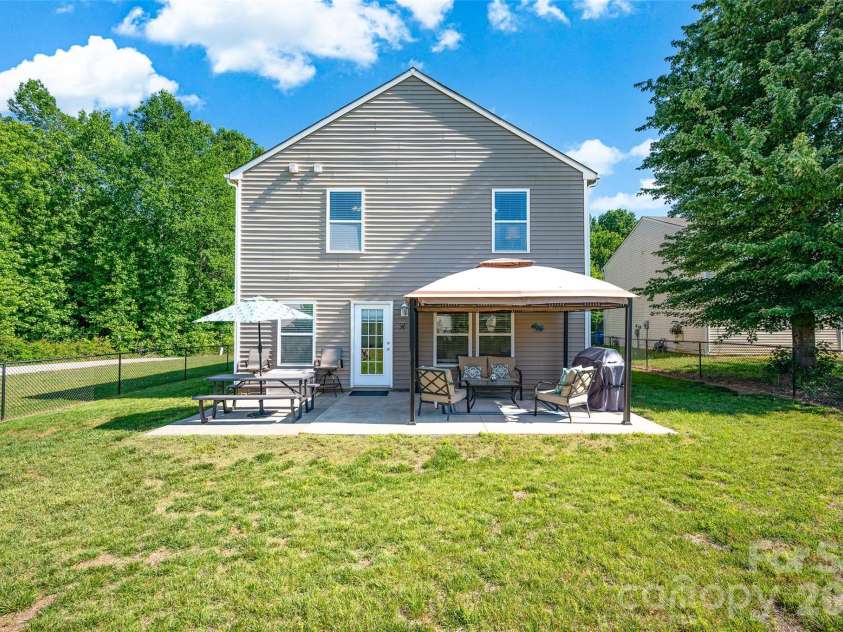 211 Wolf Creek Lane, Statesville, NC 28625.  MLS# CAR4387990, YatesRealty ID 30549. 