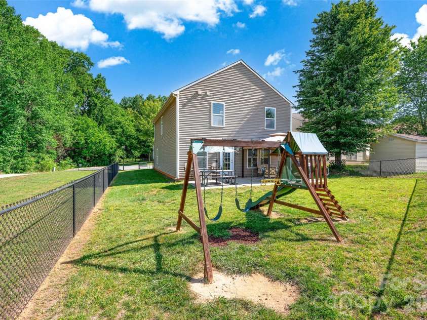 211 Wolf Creek Lane, Statesville, NC 28625.  MLS# CAR4387990, YatesRealty ID 30549. 
