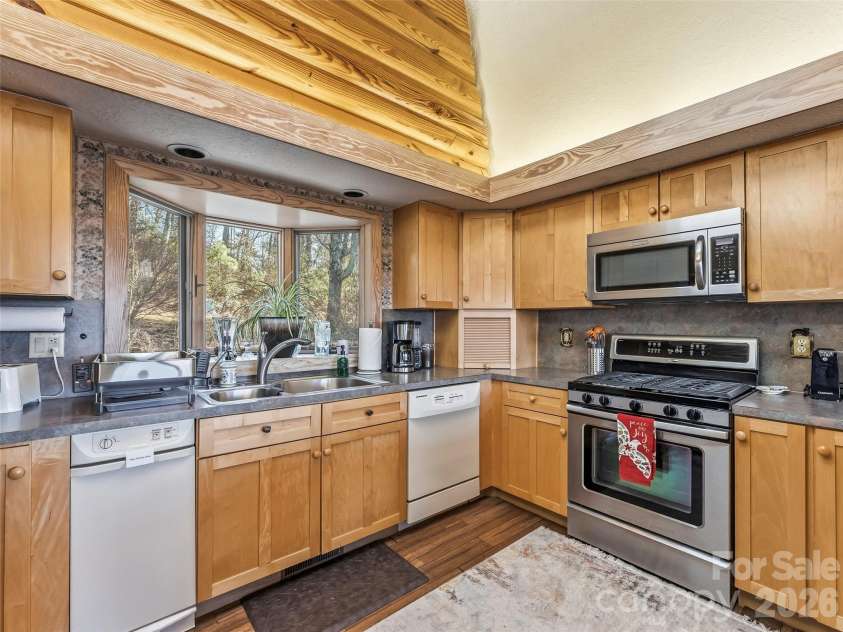 101 Ruffed Grouse Road, Brevard, NC 28712.  MLS# CAR4422694, YatesRealty ID 3055. 